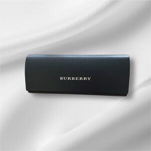 Burberry Hardshell Eyeglass/Sunglass Case/w cleaning cloth. NWOT